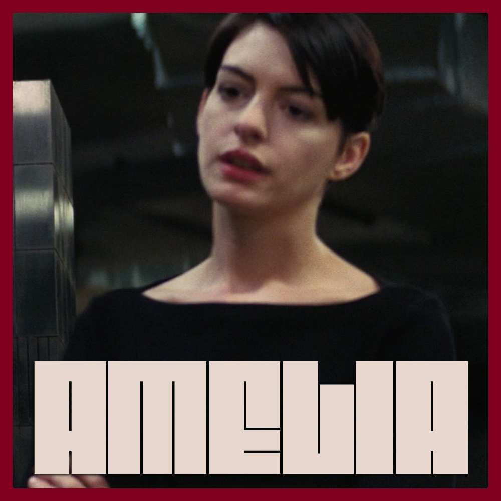 image de Anne Hathaway dans son uniforme d astronaute